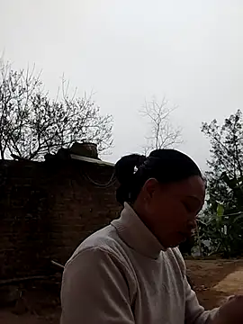 Snapshot of miray- chatting on February 10, 2026, 8:24 am miray- online show from February 10, 2026, 8:24 am