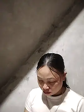 Snapshot of miray- chatting on February 23, 2026, 2:28 pm miray- online show from February 23, 2026, 2:28 pm