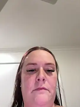 Snapshot of carinabro10 chatting on May 15, 2026, 10:02 am carinabro10 online show from May 15, 2026, 10:02 am