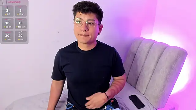 Snapshot of Theo_Rowan chatting on January 12, 2026, 9:27 am Theo Rowan online show from January 12, 2026, 9:27 am