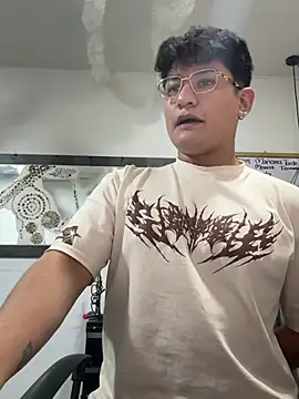 Snapshot of Theo_Rowan chatting on January 13, 2026, 11:30 pm Theo Rowan online show from January 13, 2026, 11:30 pm