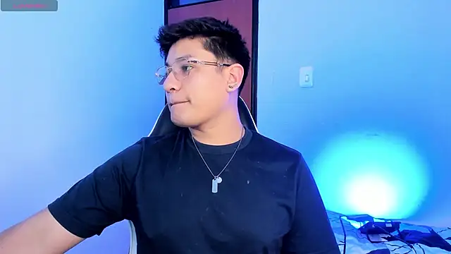 Snapshot of Theo_Rowan chatting on February 10, 2026, 6:18 pm Theo Rowan online show from February 10, 2026, 6:18 pm