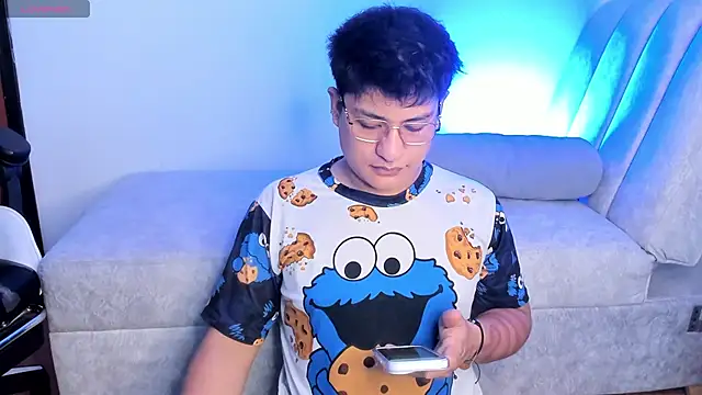 Snapshot of Theo_Rowan chatting on February 13, 2026, 6:52 pm Theo Rowan online show from February 13, 2026, 6:52 pm