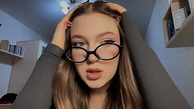 Snapshot of JammieMickiewicz chatting on April 1, 2026, 4:37 pm JammieMickiewicz online show from April 1, 2026, 4:37 pm