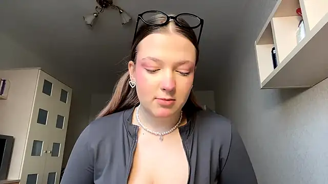 Snapshot of JammieMickiewicz chatting on March 6, 2026, 6:19 am JammieMickiewicz online show from March 6, 2026, 6:19 am