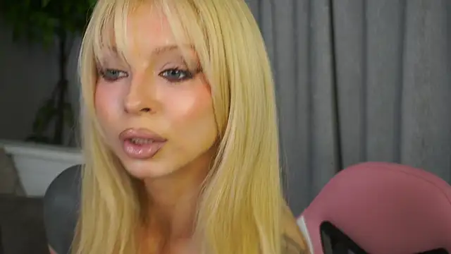 Snapshot of LanaReals chatting on March 22, 2026, 6:48 am LanaReals online show from March 22, 2026, 6:48 am