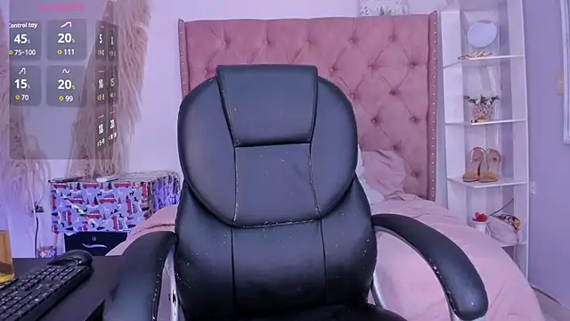 Snapshot of xNahomi_21 chatting on January 16, 2026, 12:31 pm xNahomi 21 online show from January 16, 2026, 12:31 pm