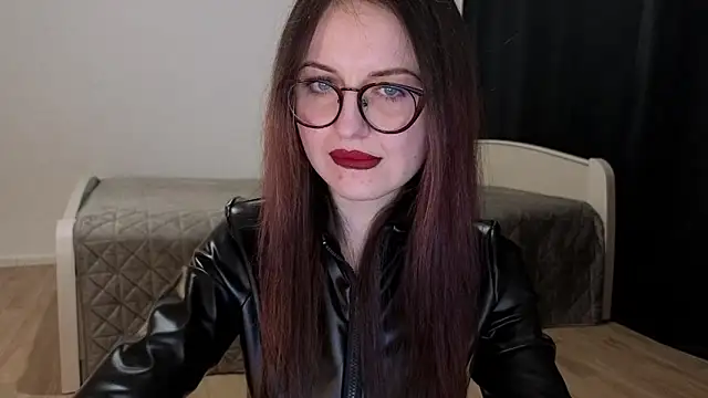 Snapshot of Satin_Sin chatting on March 28, 2026, 6:42 pm Satin Sin online show from March 28, 2026, 6:42 pm