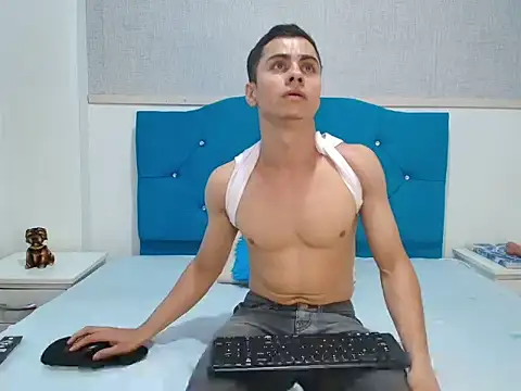 Snapshot of LeoMonnroe chatting on January 17, 2026, 2:20 pm LeoMonnroe online show from January 17, 2026, 2:20 pm