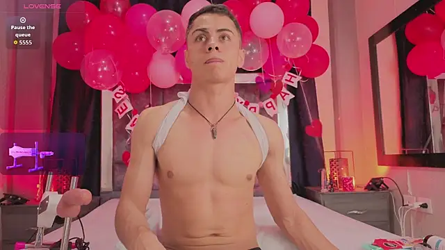 Snapshot of LeoMonnroe chatting on February 17, 2026, 8:06 pm LeoMonnroe online show from February 17, 2026, 8:06 pm