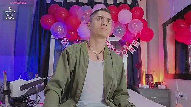 Snapshot of LeoMonnroe chatting on February 16, 2026, 4:38 pm LeoMonnroe online show from February 16, 2026, 4:38 pm