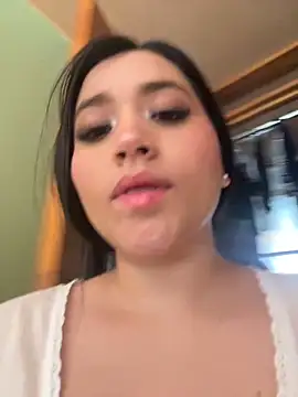 Snapshot of Veronica_Wins_ chatting on April 1, 2026, 5:54 pm Veronica Wins online show from April 1, 2026, 5:54 pm