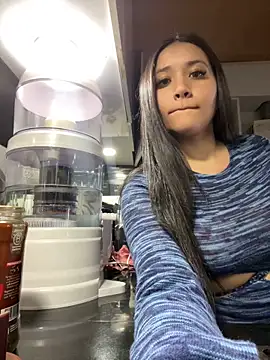 Snapshot of Veronica_Wins_ chatting on April 4, 2026, 7:09 pm Veronica Wins online show from April 4, 2026, 7:09 pm