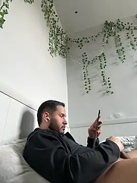 Ser02hot latino online show from March 4, 2026, 4:37 pm