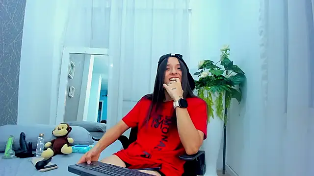 Snapshot of ViictoriiaSaenz chatting on February 14, 2026, 4:23 am ViictoriiaSaenz online show from February 14, 2026, 4:23 am