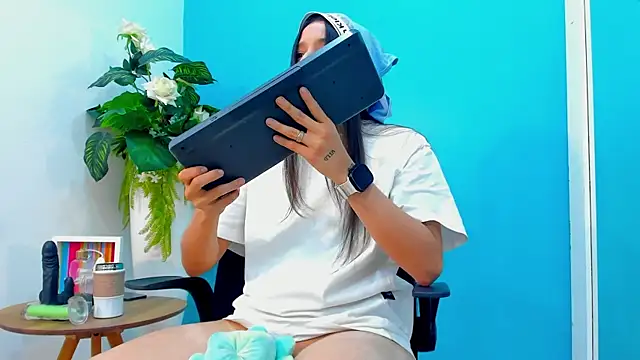 Snapshot of ViictoriiaSaenz chatting on March 2, 2026, 7:15 am ViictoriiaSaenz online show from March 2, 2026, 7:15 am