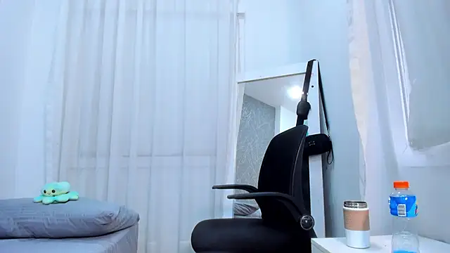 ViictoriiaSaenz online show from April 10, 2026, 10:06 pm