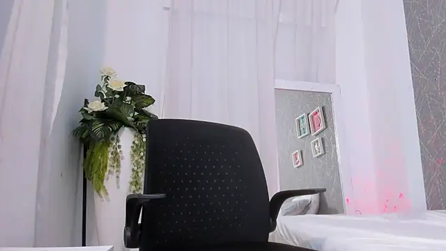 Snapshot of ViictoriiaSaenz chatting on February 6, 2026, 5:14 am ViictoriiaSaenz online show from February 6, 2026, 5:14 am