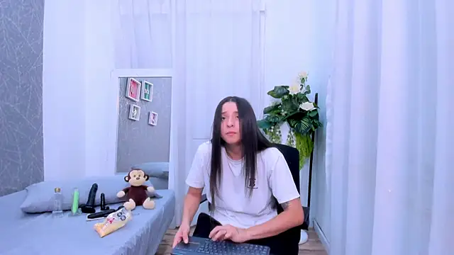 Snapshot of ViictoriiaSaenz chatting on February 5, 2026, 4:08 am ViictoriiaSaenz online show from February 5, 2026, 4:08 am