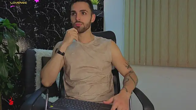 Snapshot of Apolo_lux1 chatting on January 17, 2026, 2:37 am Apolo lux1 online show from January 17, 2026, 2:37 am