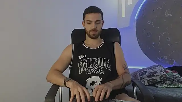 Snapshot of Apolo_lux1 chatting on February 8, 2026, 8:39 pm Apolo lux1 online show from February 8, 2026, 8:39 pm