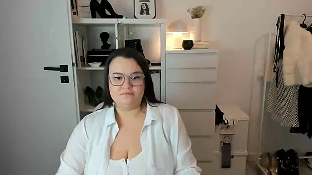 HollyDanceSoul online show from February 28, 2026, 8:19 pm