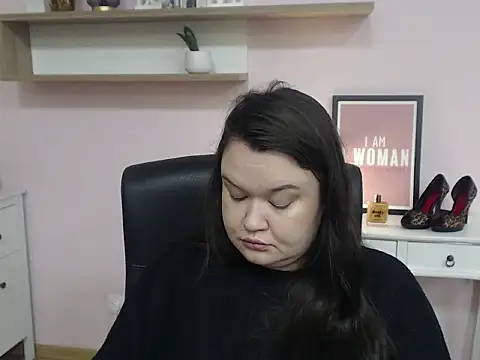 HollyDanceSoul online show from February 12, 2026, 5:40 am