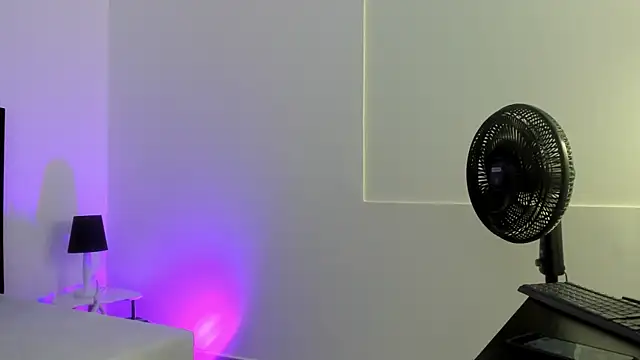 Naugthy Sara online show from April 14, 2026, 7:19 pm