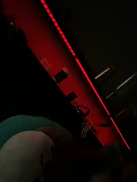 julia4thewin online show from April 9, 2026, 1:51 am