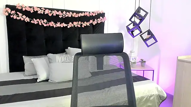 Abriil cutee online show from April 4, 2026, 2:01 pm