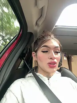 Snapshot of lizz_lunna chatting on May 11, 2026, 12:50 pm lizz lunna online show from May 11, 2026, 12:50 pm