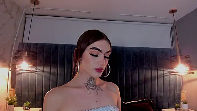 Snapshot of lizz_lunna chatting on February 3, 2026, 10:37 pm lizz lunna online show from February 3, 2026, 10:37 pm