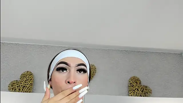 Snapshot of lizz_lunna chatting on February 10, 2026, 8:41 pm lizz lunna online show from February 10, 2026, 8:41 pm