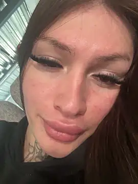 Snapshot of lizz_lunna chatting on April 21, 2026, 3:40 pm lizz lunna online show from April 21, 2026, 3:40 pm