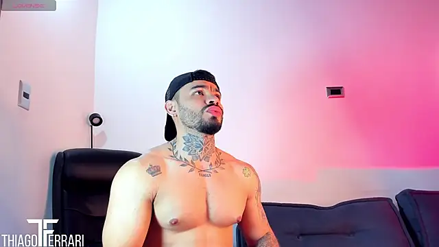 thiago ferrari  online show from April 21, 2026, 12:34 am