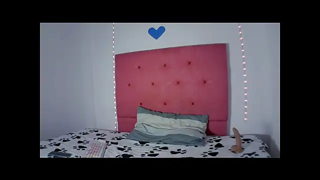 Mia Suarez7 online show from February 11, 2026, 8:20 pm