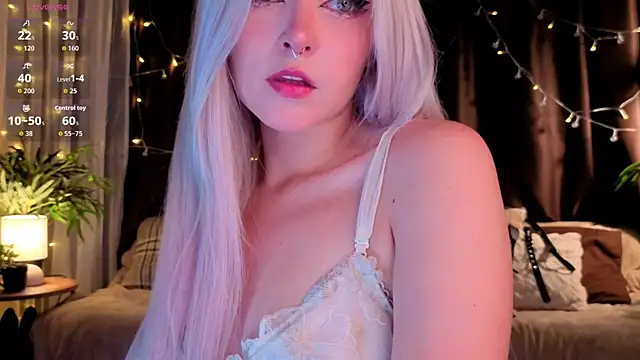 ShyniAlice online show from July 10, 2026, 4:12 am