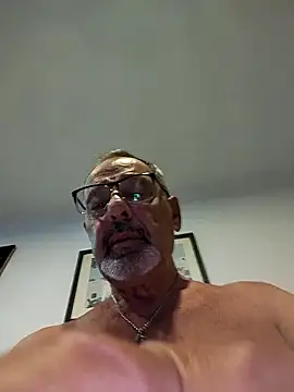 Snapshot of Dadotado70 chatting on February 25, 2026, 10:20 pm Dadotado70 online show from February 25, 2026, 10:20 pm