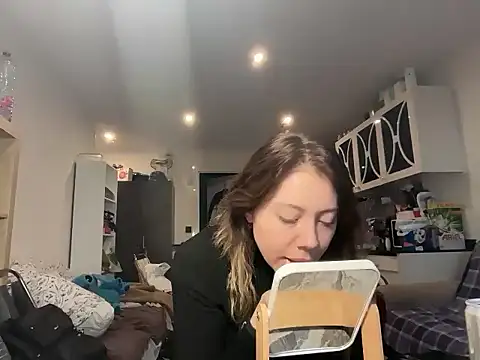 Snapshot of Luxerin chatting on March 1, 2026, 5:24 pm Luxerin online show from March 1, 2026, 5:24 pm