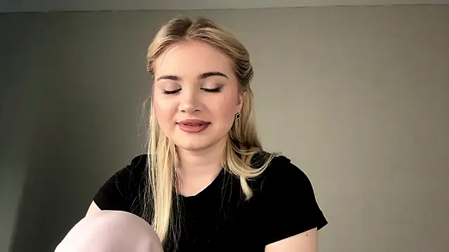 Snapshot of KariJarecke chatting on February 17, 2026, 1:08 pm KariJarecke online show from February 17, 2026, 1:08 pm