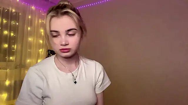 Snapshot of KariJarecke chatting on January 14, 2026, 1:04 pm KariJarecke online show from January 14, 2026, 1:04 pm