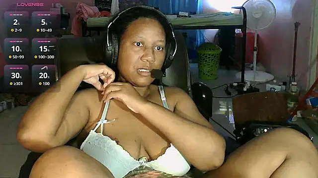 Snapshot of Eirondra_valeen chatting on June 4, 2026, 7:02 am Eirondra valeen online show from June 4, 2026, 7:02 am