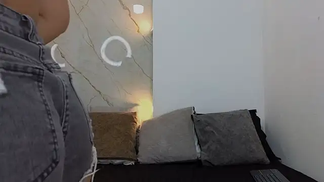 Laura Miller1 online show from February 15, 2026, 3:44 pm