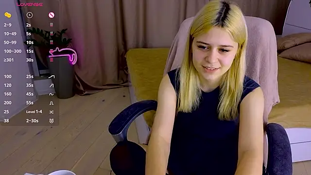 ApheliaStar online show from February 4, 2026, 4:02 pm