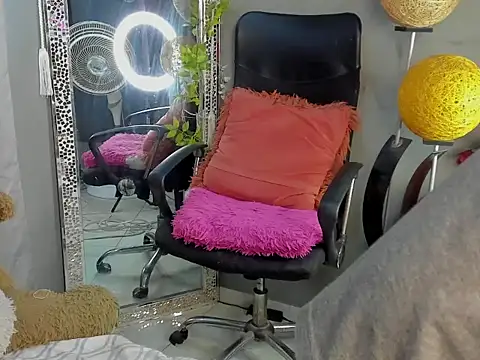 dylaans19 online show from February 28, 2026, 2:28 pm