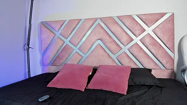 Snapshot of Lara_reynolds_ chatting on January 16, 2026, 7:51 pm Lara reynolds online show from January 16, 2026, 7:51 pm