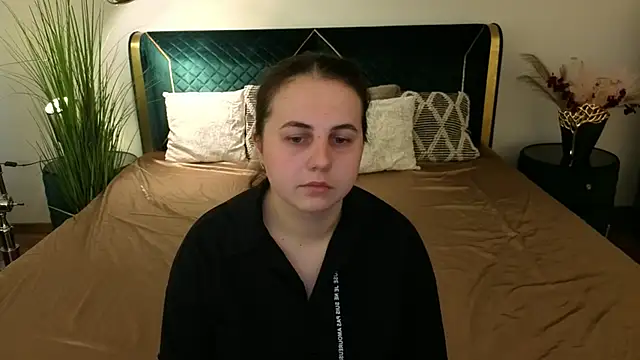 Snapshot of MikaFoxy chatting on April 3, 2026, 5:36 am MikaFoxy online show from April 3, 2026, 5:36 am