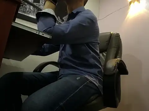 Snapshot of Oswalldo__ chatting on February 13, 2026, 11:32 am Oswalldo online show from February 13, 2026, 11:32 am