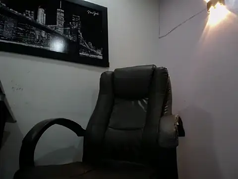 Snapshot of Oswalldo__ chatting on February 14, 2026, 11:21 am Oswalldo online show from February 14, 2026, 11:21 am