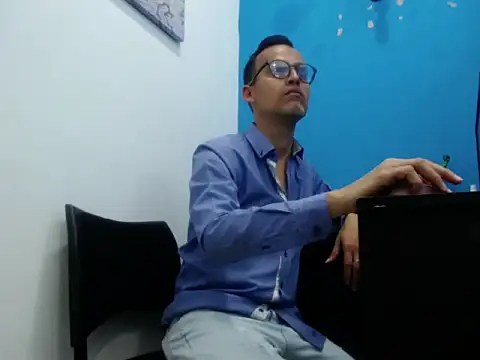 Snapshot of Oswalldo__ chatting on February 19, 2026, 11:29 am Oswalldo online show from February 19, 2026, 11:29 am